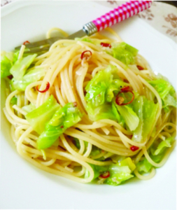 キャベツとアンチョビのパスタ（２人分）