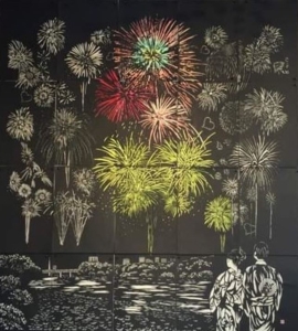 16人で共同制作　巨大切り絵花火を展示