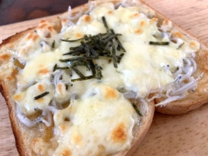 しらすチーズトースト