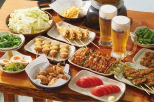 「骨付きV（ぶい）チキン×ビール」のコンボメニューが5月1日より登場！