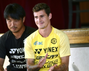 体育館に差した光 – マテウス・サヴィオ＆片山瑛一＆戸嶋祥郎
