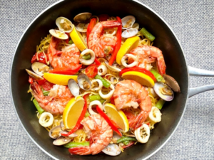 切り落としパスタでパエリア ～フィデウア～　