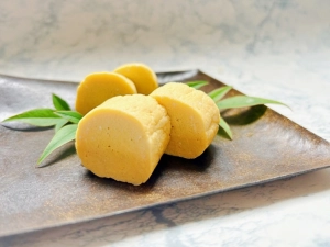 失敗なし！お弁当にも便利！レンジで簡単♪白しょうゆで作る黄色い卵焼き　