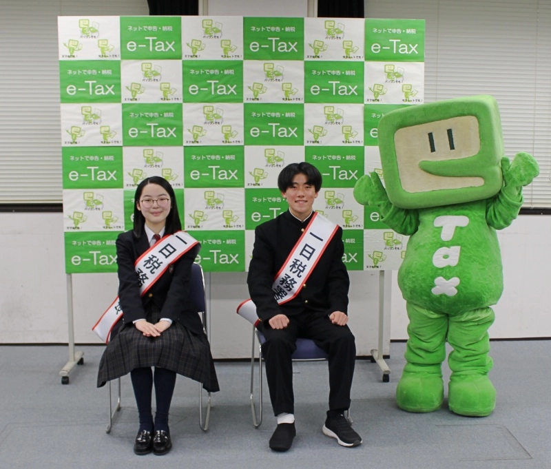 『税についての作文』受賞中学生が柏税務署一日税務署長就任！
