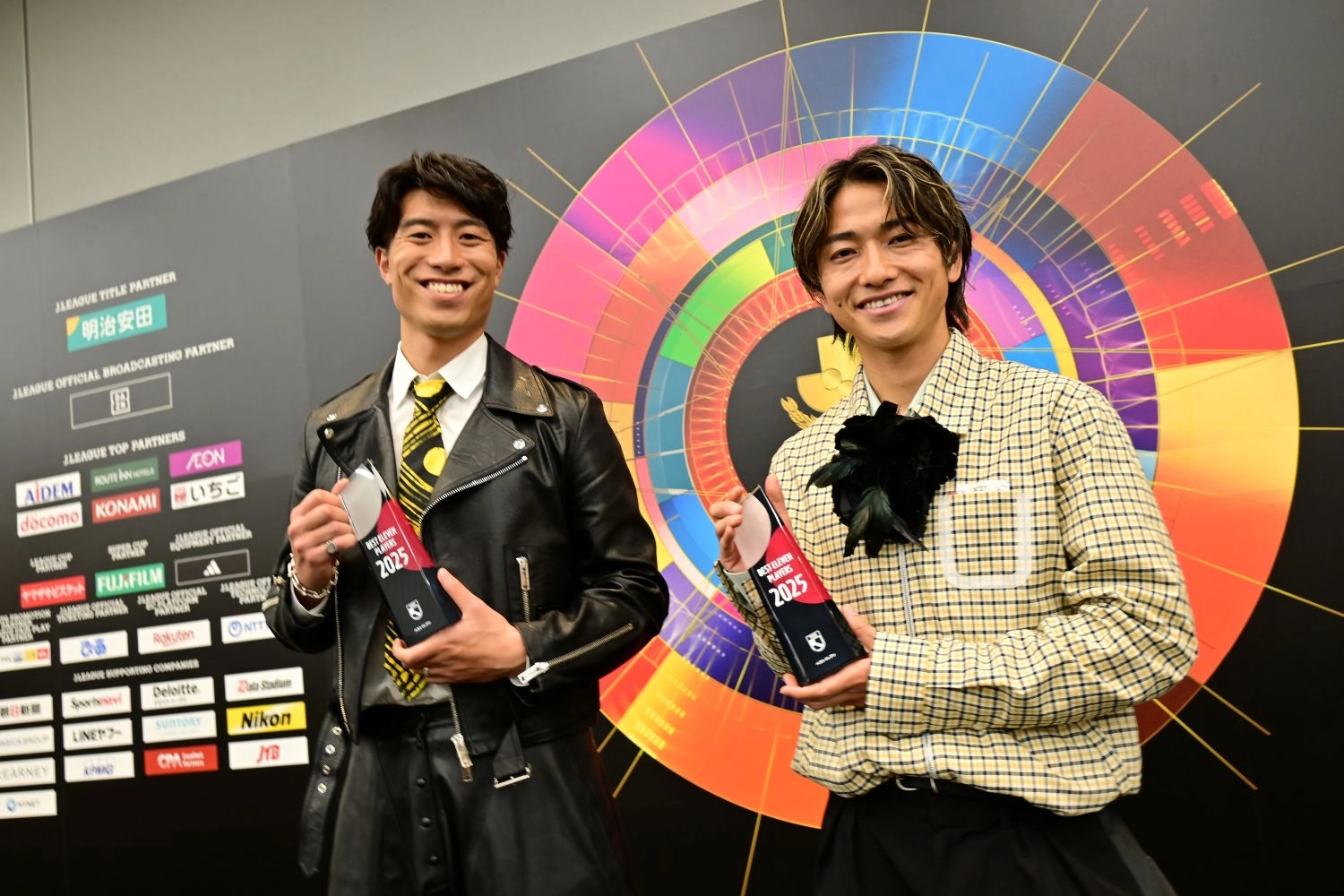 煌めくトロフィーを握りしめて