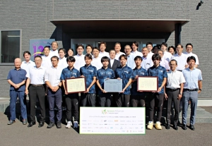 中央学院大駅伝部寮へ薄型蓄電池を寄贈　
