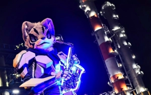 街に笑顔と音色を咲かせる狼ミュージシャン「ソルトウルフ」