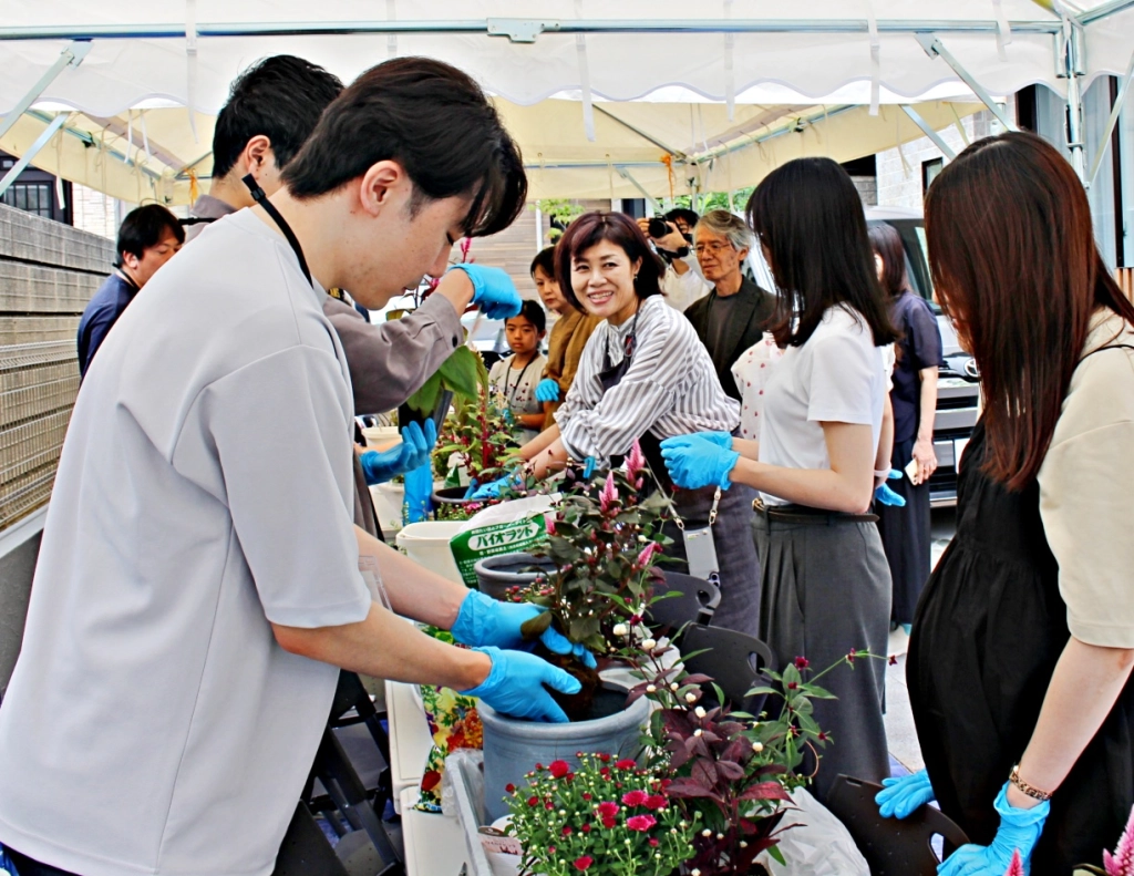 緑とはぐくむ地域の絆   寄せ植えワークショップ開催